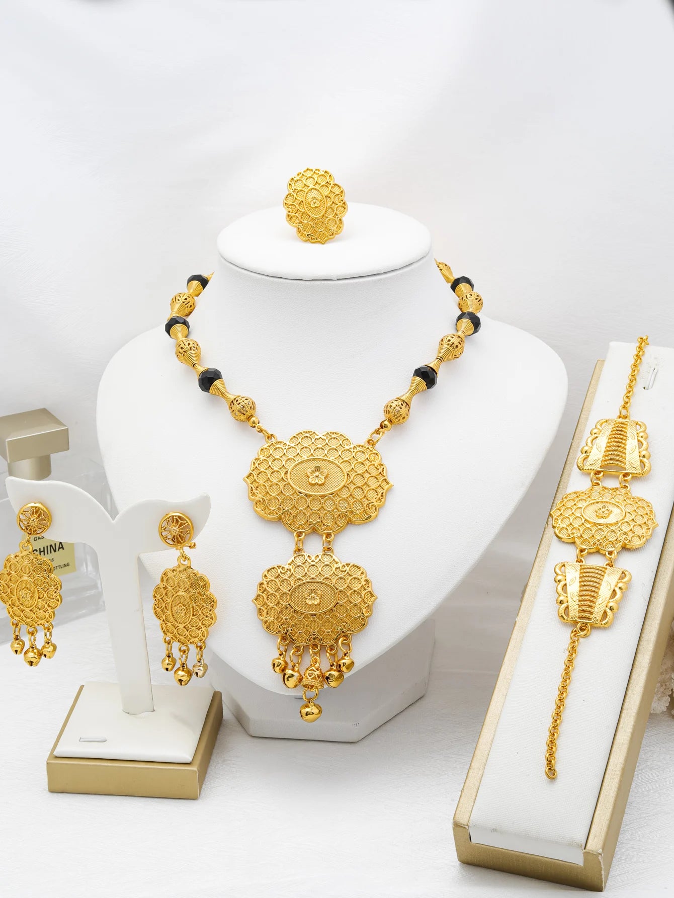 Jewelry Sets for Women Flower Pendant Necklace 18k Gold Plated Fashion Design Earring Bracelet Ring Sets Exquisite Gifts